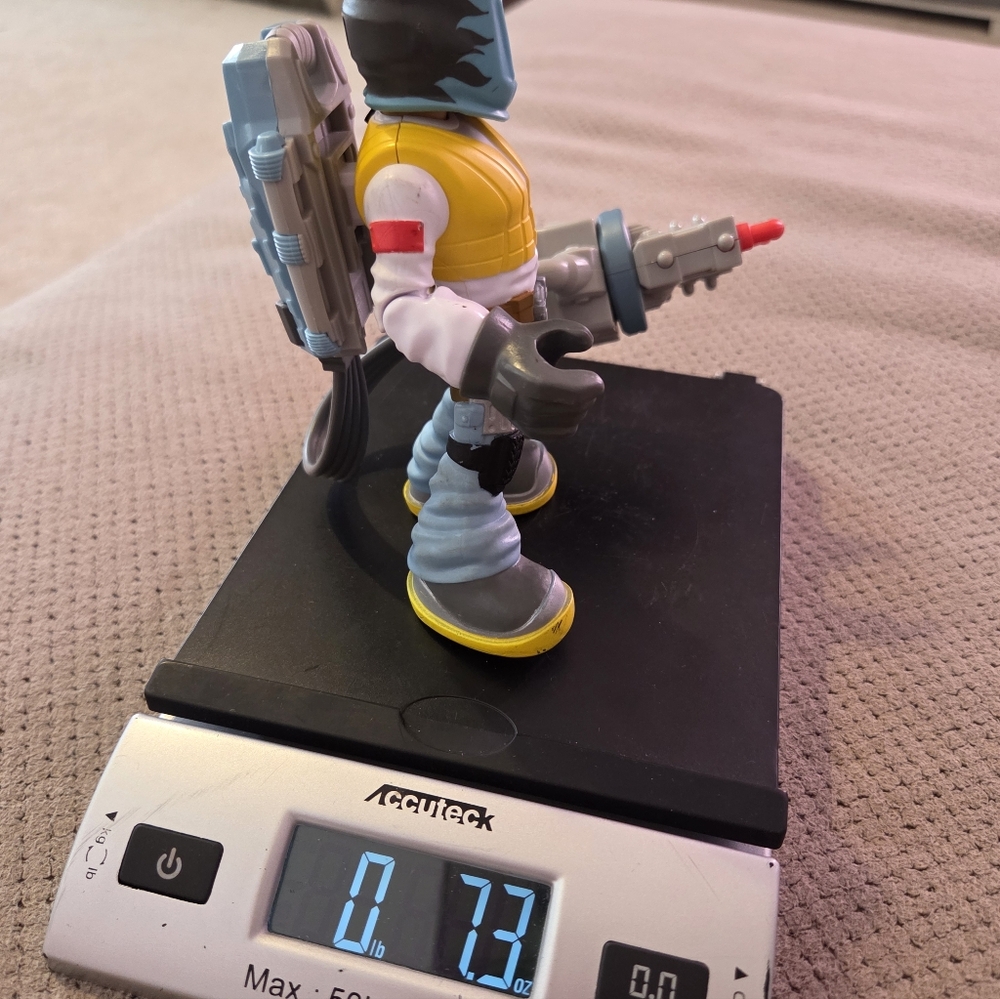 2018 Rescue Heroes Carlos Kitbash 6" Figure with Spinning Arc Welder Mechanic - Picture 13 of 13
